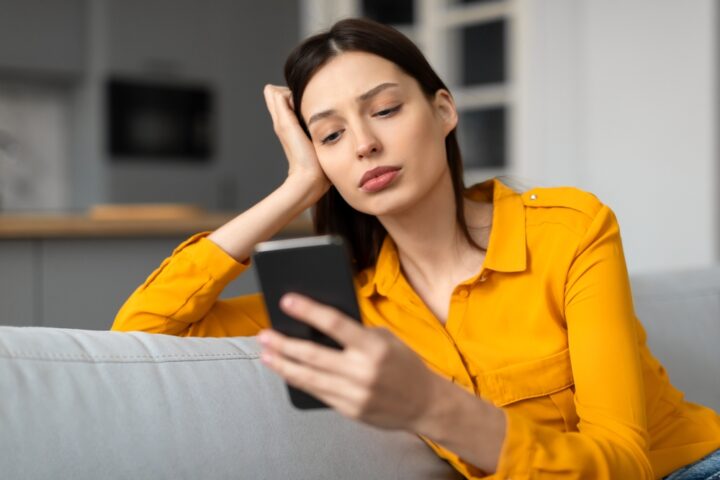 顔が見えないため感情が伝わりにくい